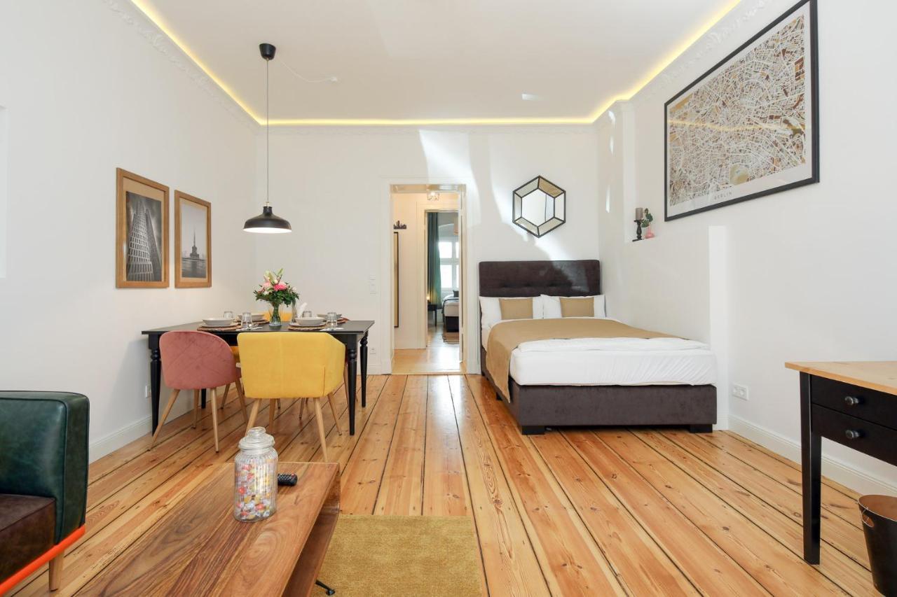 4 Personen Altbau Apartment Nahe Kurfuerstendamm - Romeo & Julia Berlin Bagian luar foto
