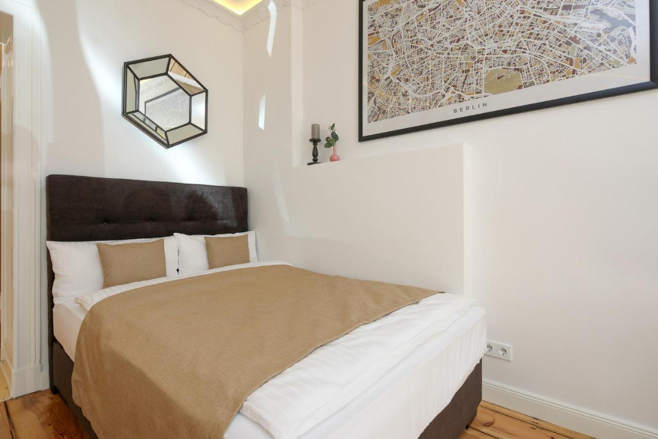 4 Personen Altbau Apartment Nahe Kurfuerstendamm - Romeo & Julia Berlin Bagian luar foto