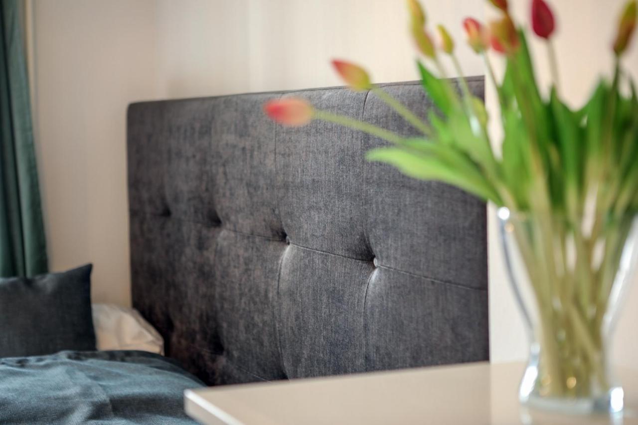 4 Personen Altbau Apartment Nahe Kurfuerstendamm - Romeo & Julia Berlin Bagian luar foto