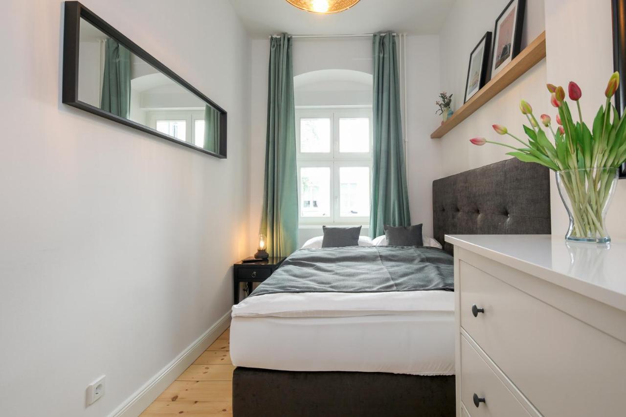 4 Personen Altbau Apartment Nahe Kurfuerstendamm - Romeo & Julia Berlin Bagian luar foto